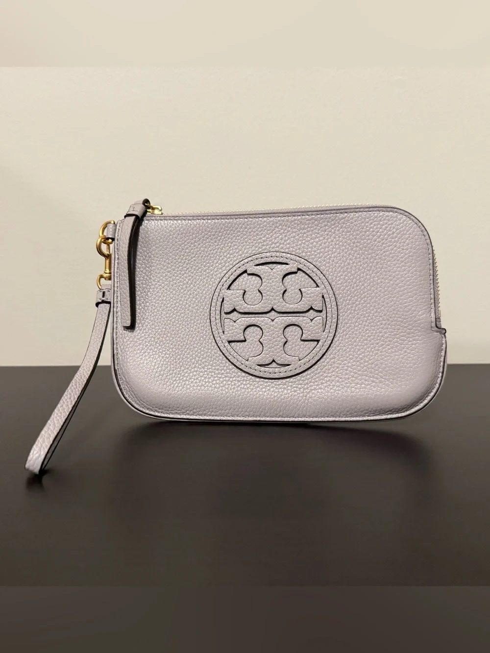 Tory Burch Gray Pebbled Leather Logo Wristlet Clutch